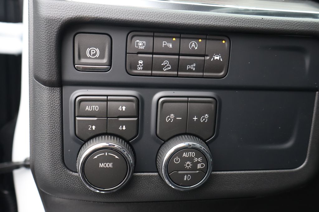 Thumbnail: 2026 Chevrolet Suburban - 21