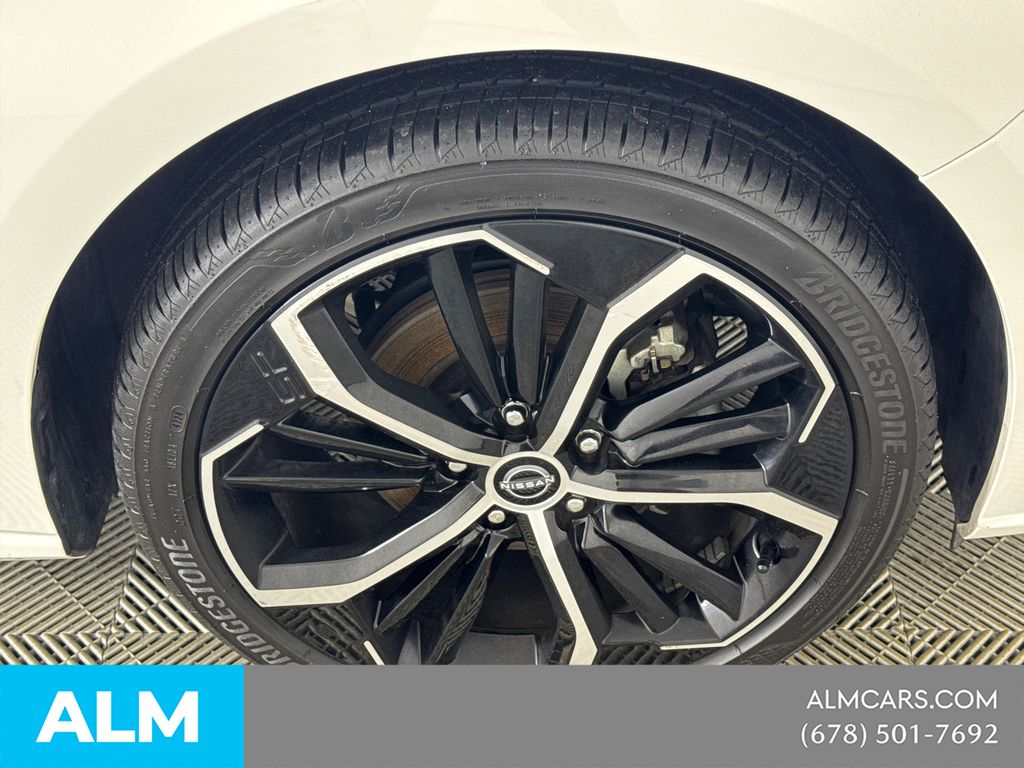 Used 2025 White Nissan 2.5 SR image 16