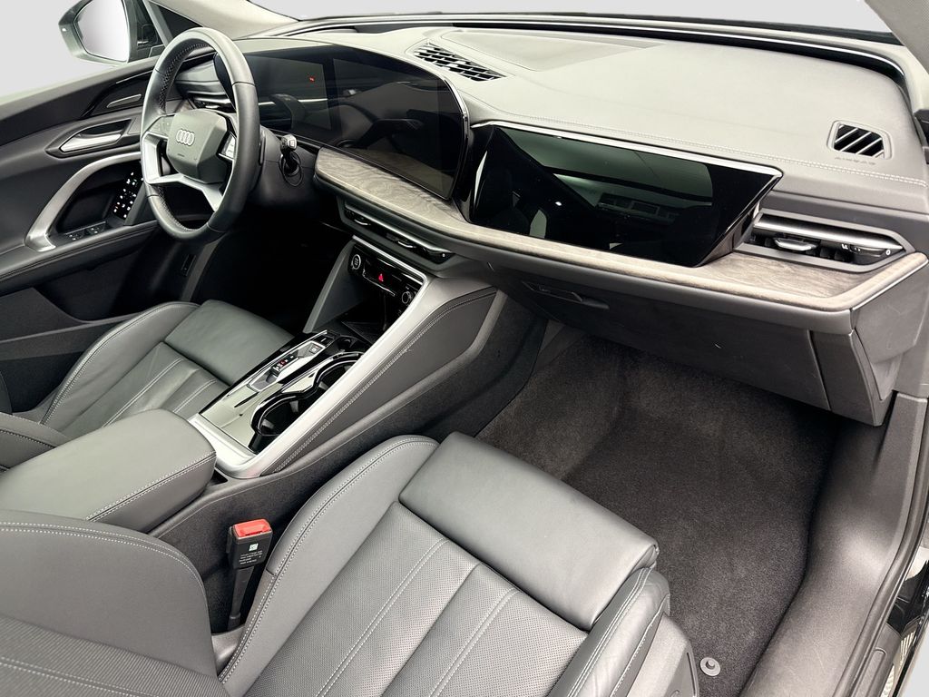 Thumbnail: 2025 Audi Q5 - 16