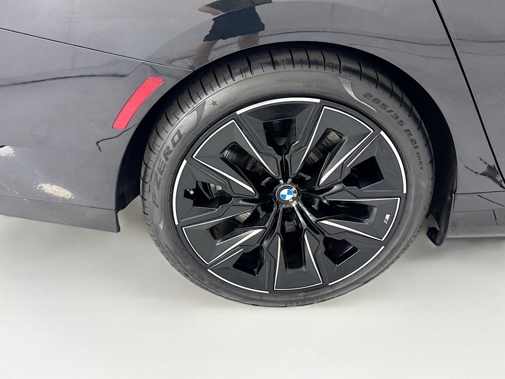 Thumbnail: 2023 BMW i7 - 32