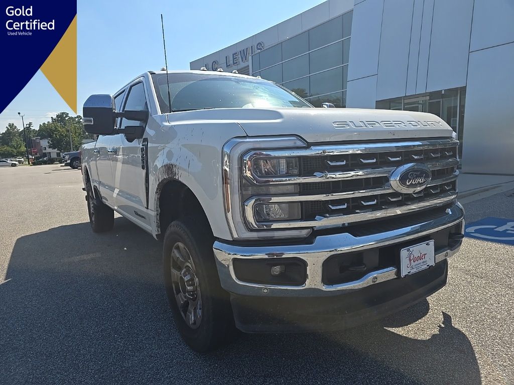 Star White Metallic Tri-Coat 2025 Ford F-250 Super Duty Pickup Truck Four-Wheel Drive Automatic