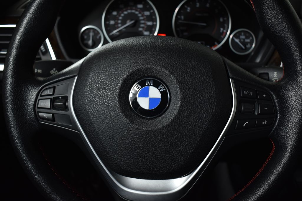 Thumbnail: 2016 BMW 3 Series - 18