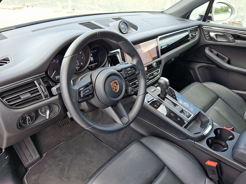 2024 Porsche Macan T 4
