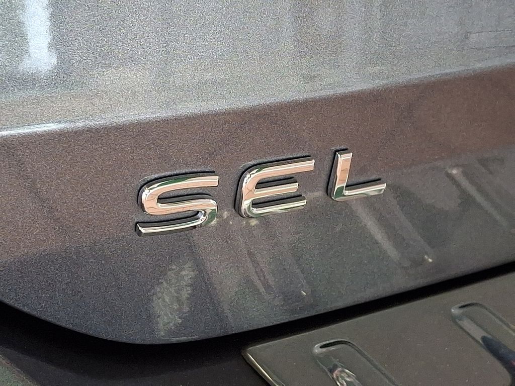 2022 Volkswagen Taos 1.5T SEL Gray at Subaru and VW of Moon Township