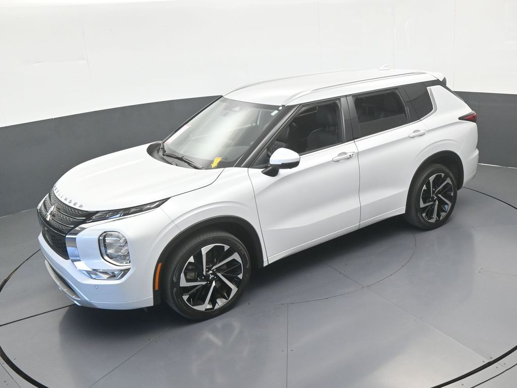 Used 2024 White Mitsubishi SEL image 51