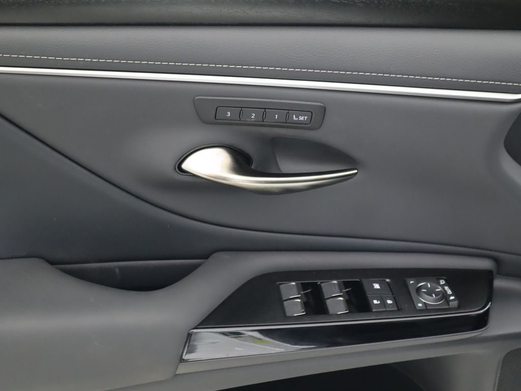 Thumbnail: 2025 Lexus ES - 24