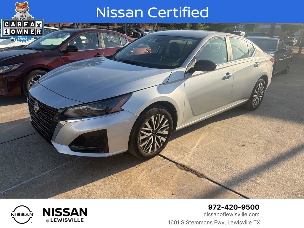 Brilliant Silver Metallic 2025 Nissan Altima 2.5 SV AWD Sedan All-Wheel Drive Continuously Variable Transmission