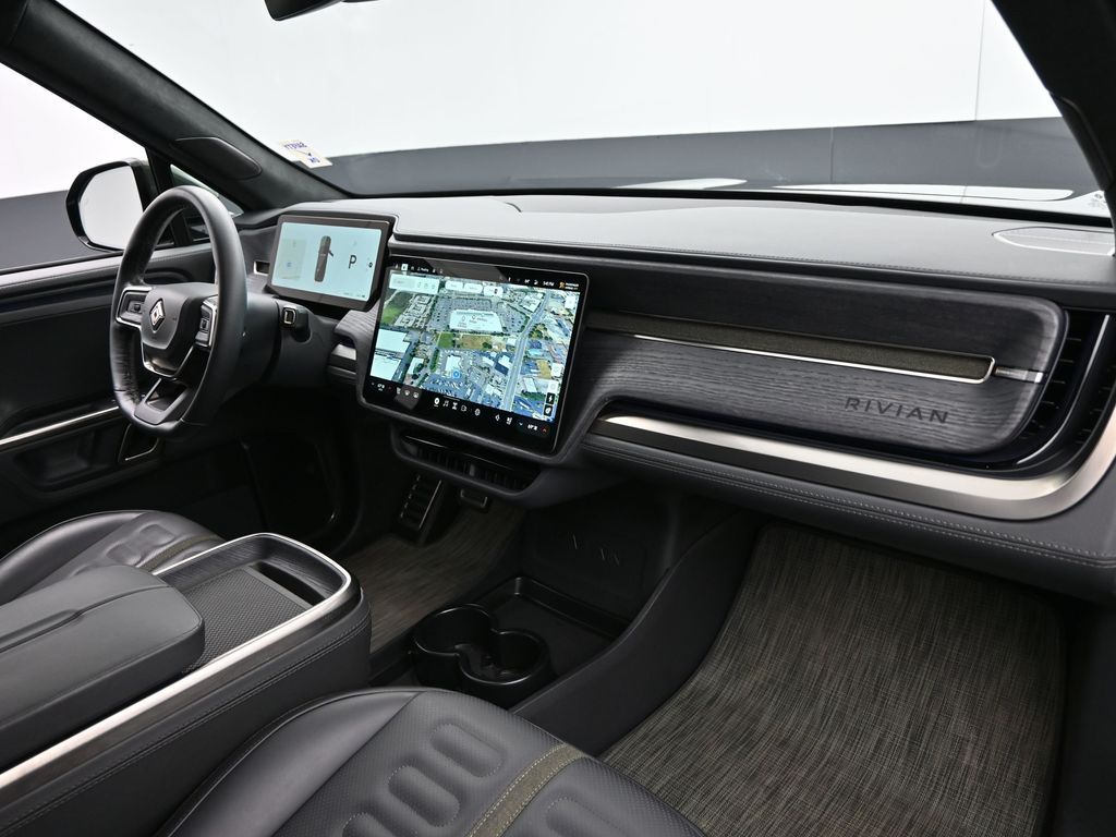 2024 Rivian R1S Adventure