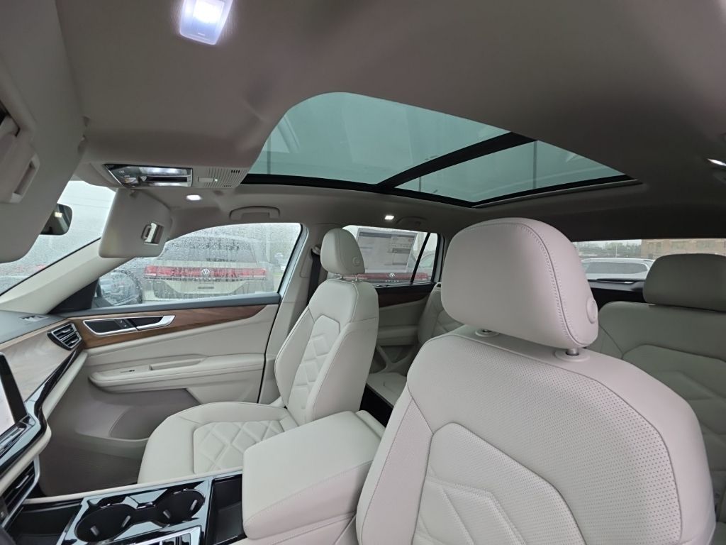 2026 Volkswagen Atlas 2.0T SE w/Technology White/off-white at Sutliff Volkswagen