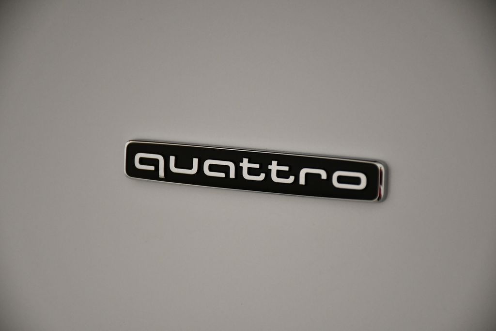 Thumbnail: 2025 Audi Q5 - 10