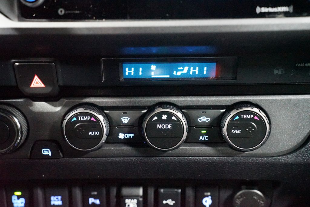 Thumbnail: 2021 Toyota Tacoma - 20