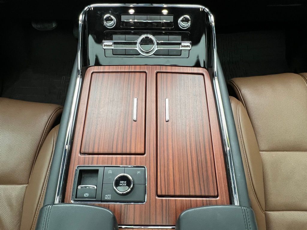 Thumbnail: 2024 Lincoln Navigator - 12