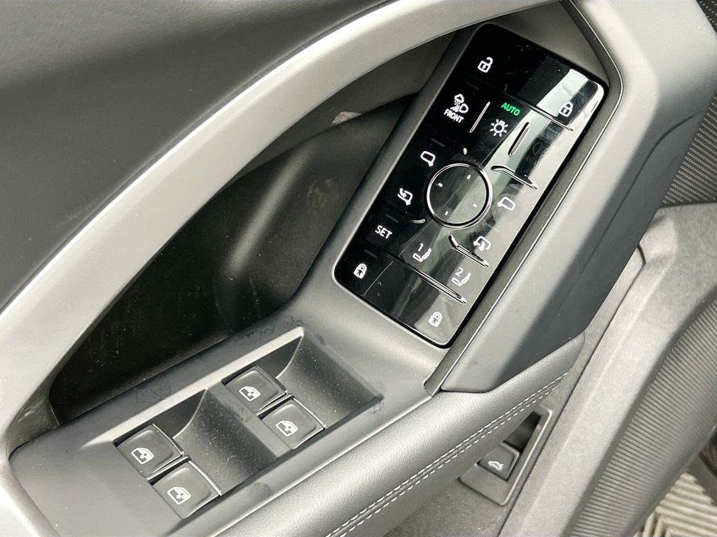 Thumbnail: 2025 Audi Q5 - 22