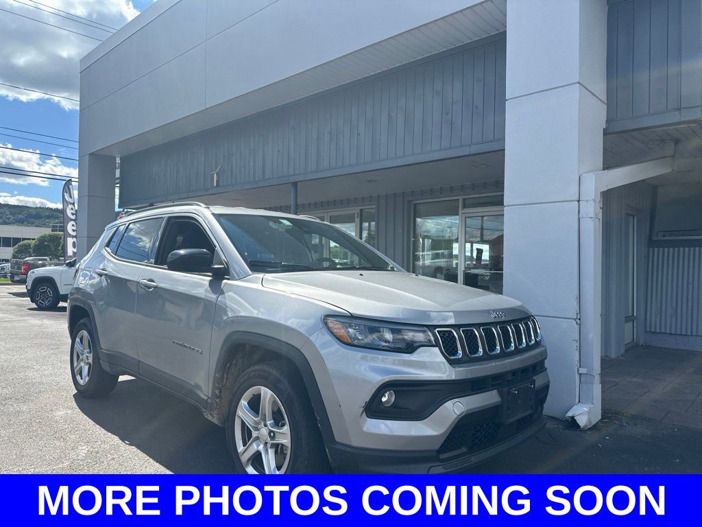 Silver Zynith Metallic Clearcoat 2024 Jeep Compass SUV / Crossover Four-Wheel Drive 8-Speed Automatic