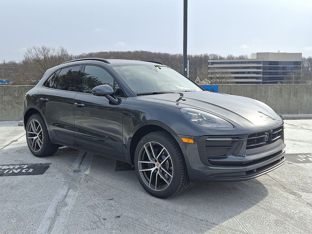 Thumbnail: 2025 Porsche Macan - 7