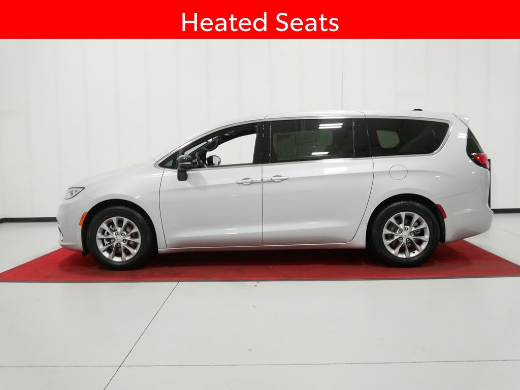 Used 2026 Chrysler Pacifica Van