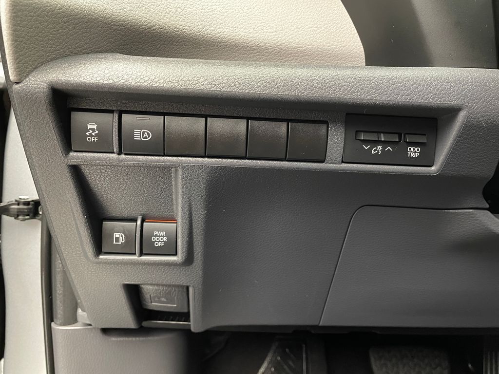 Thumbnail: 2023 Toyota Sienna - 26