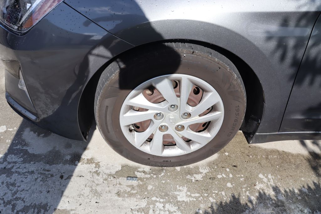 Thumbnail: 2019 Hyundai Elantra - 4