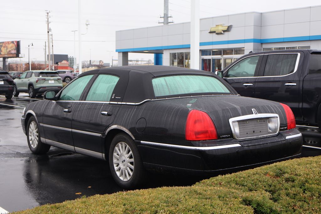 Thumbnail: 2004 Lincoln Town Car - 11