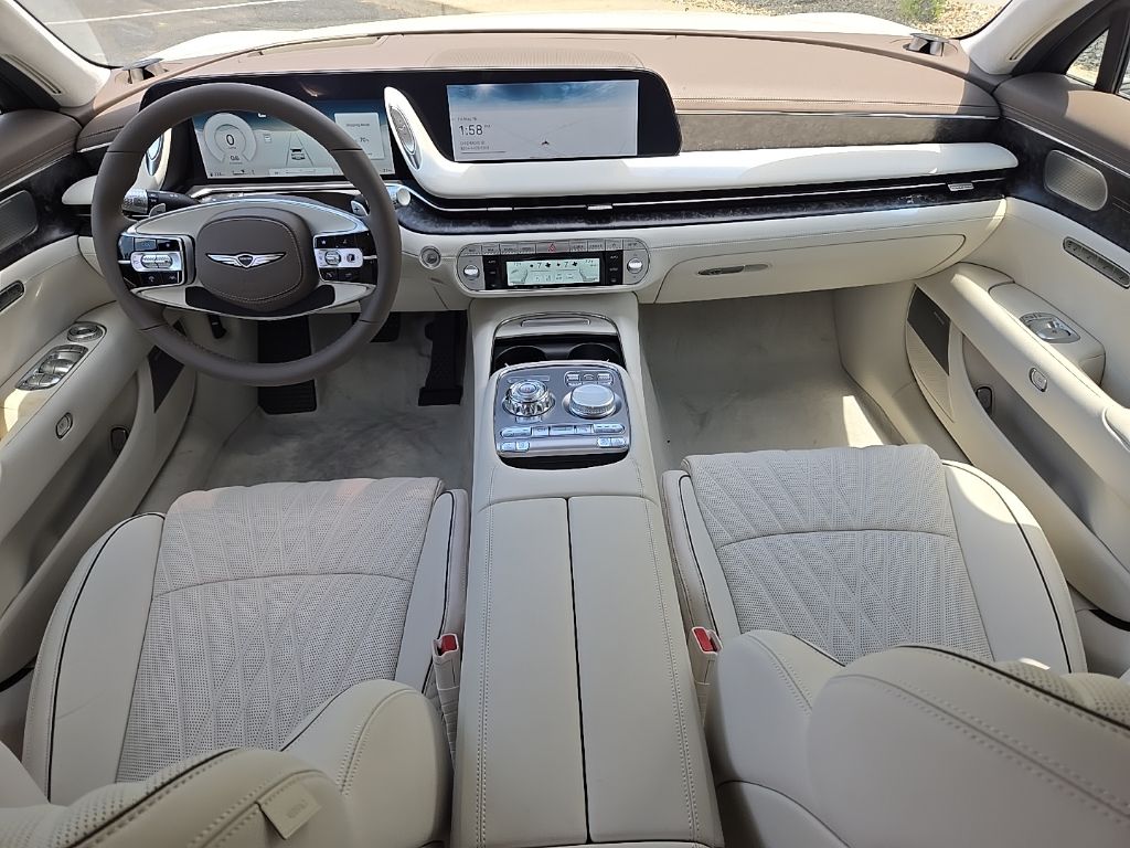 2025 Genesis G90  31