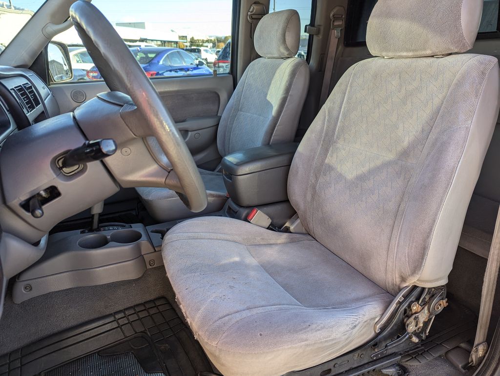 2004 Toyota Tacoma PreRunner 19