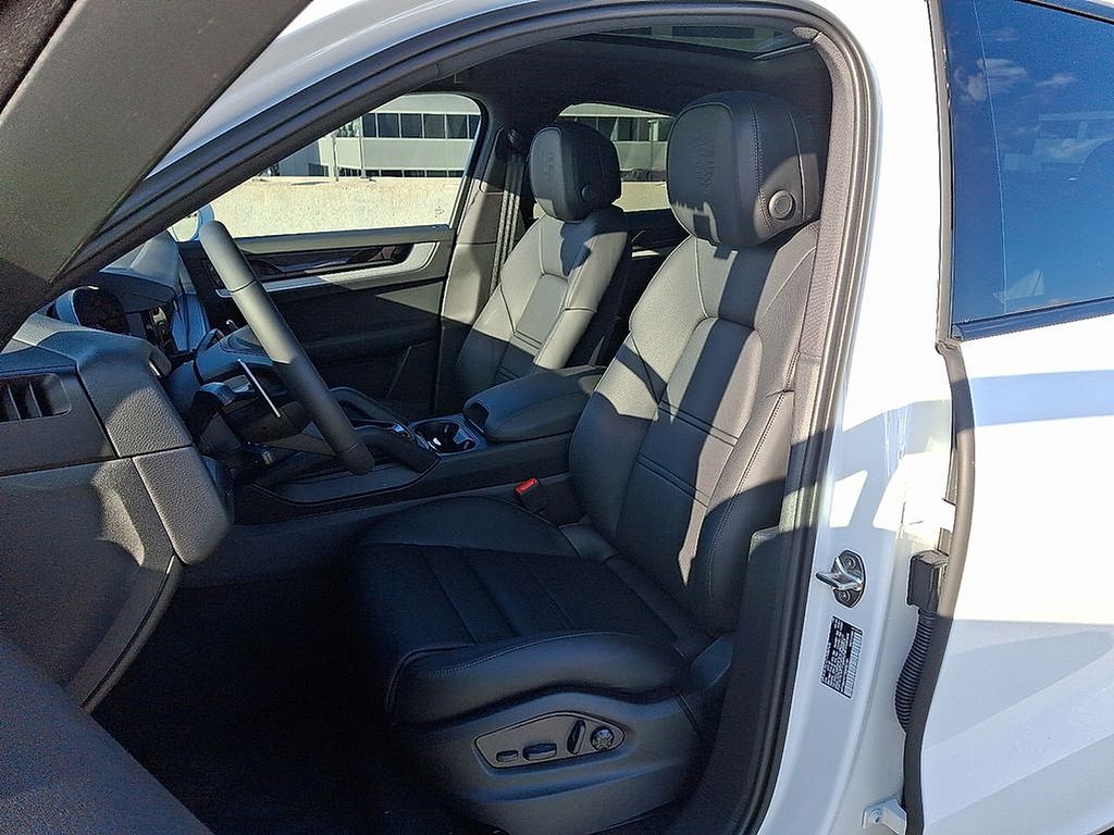 Thumbnail: 2025 Porsche  - 5