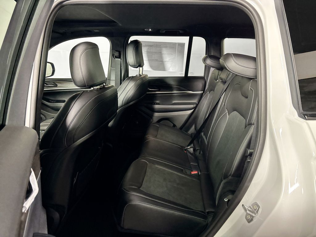 2026 Jeep Grand Cherokee Altitude
