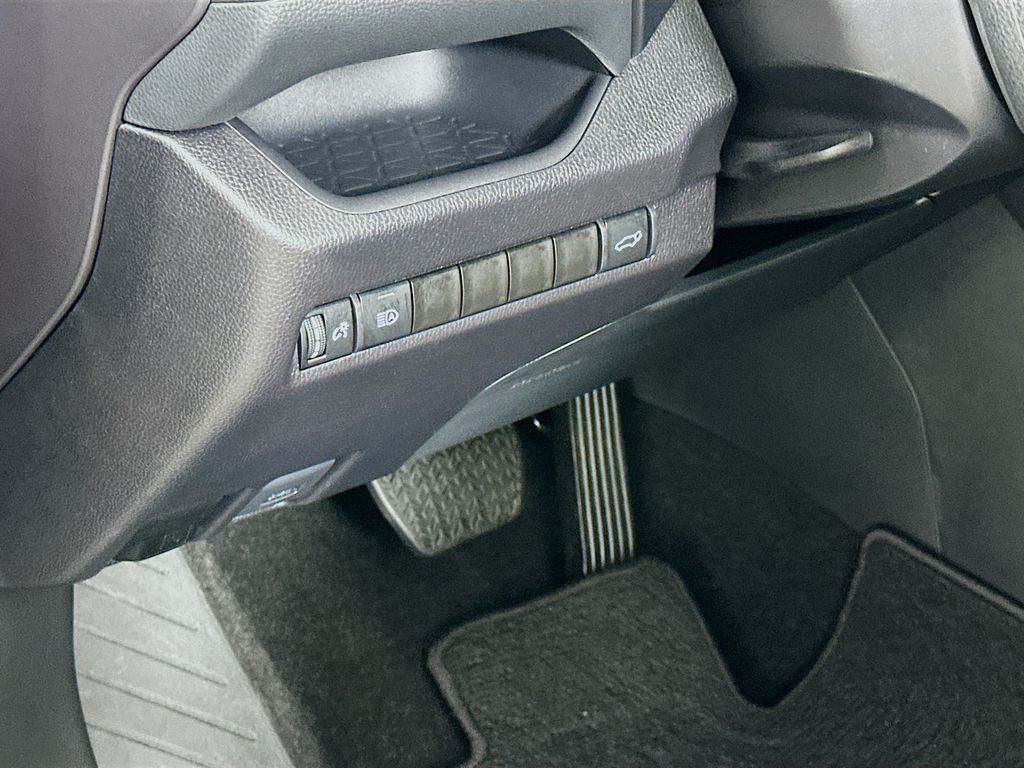 Thumbnail: 2025 Toyota RAV4 - 10
