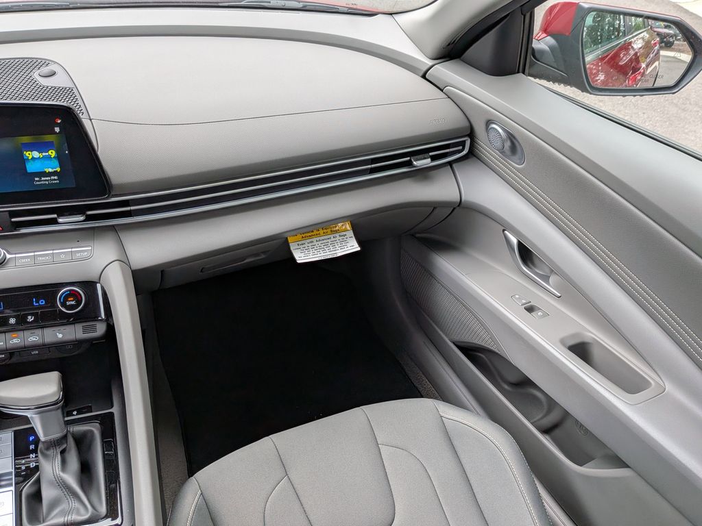 2025 Hyundai Elantra SEL - Photo 15