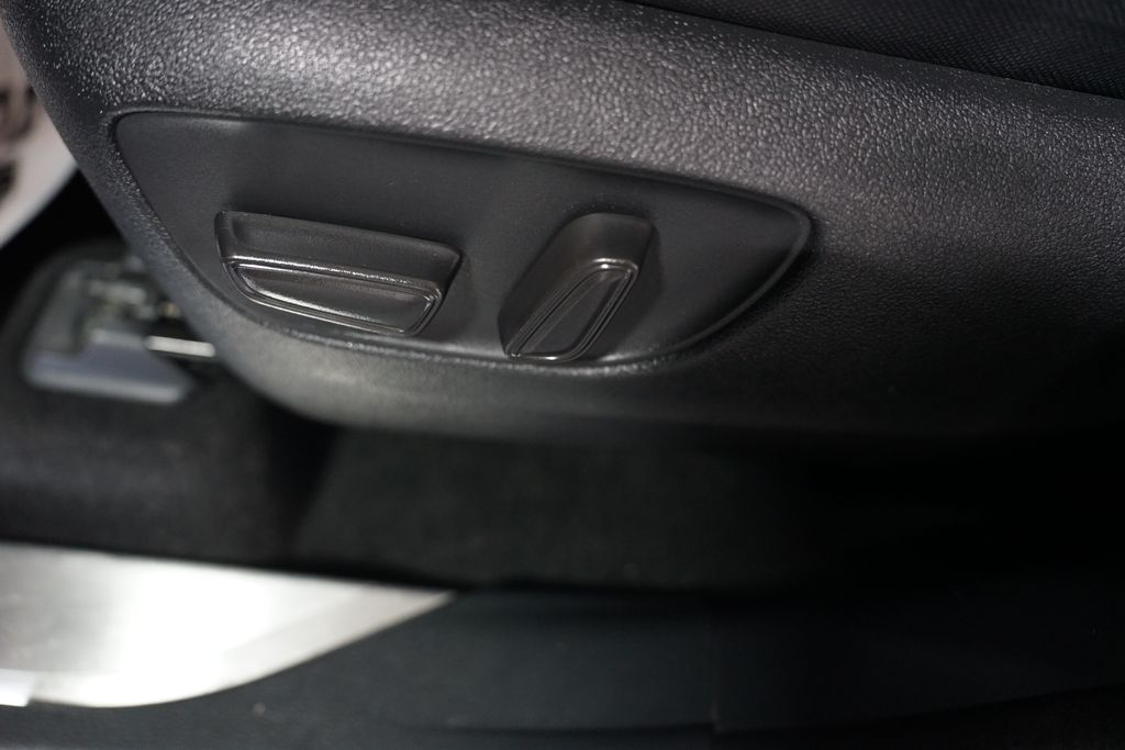 Thumbnail: 2023 Toyota Highlander - 11