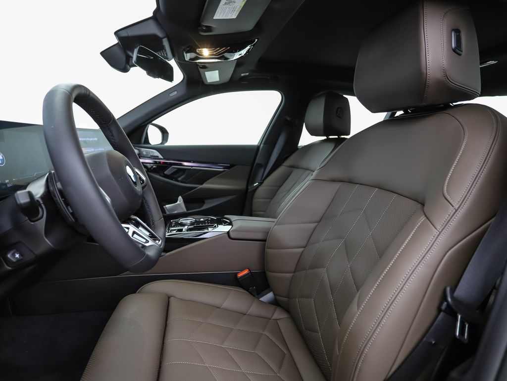 Thumbnail: 2027 BMW 5 Series - 11