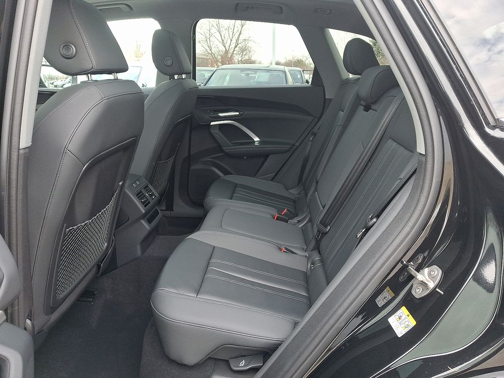 Thumbnail: 2025 Audi Q5 - 9