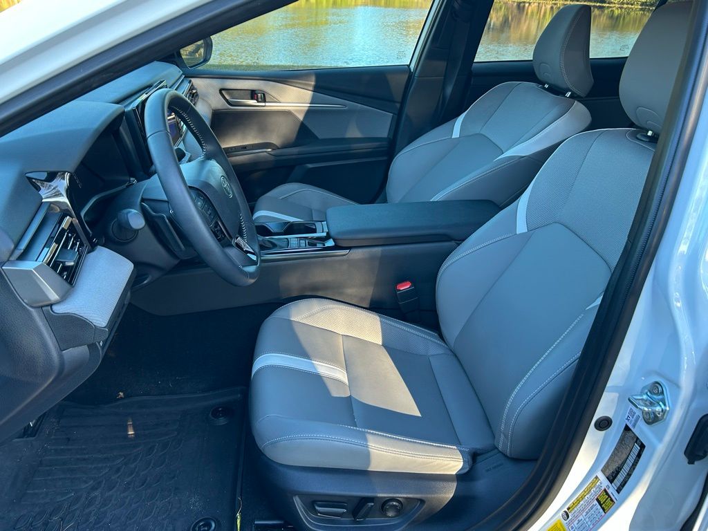 Thumbnail: 2025 Toyota Camry - 14