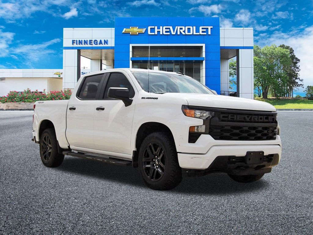 Summit White 2024 Chevrolet Silverado 1500 Custom Crew Cab 4WD Pickup Truck Four-Wheel Drive 8-Speed Automatic