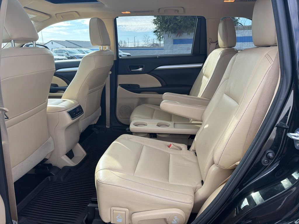 Thumbnail: 2017 Toyota Highlander - 19