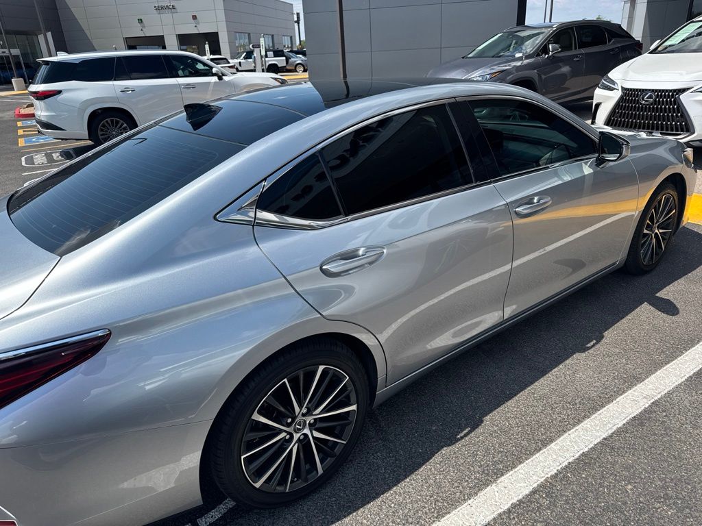 Thumbnail: 2022 Lexus ES - 6