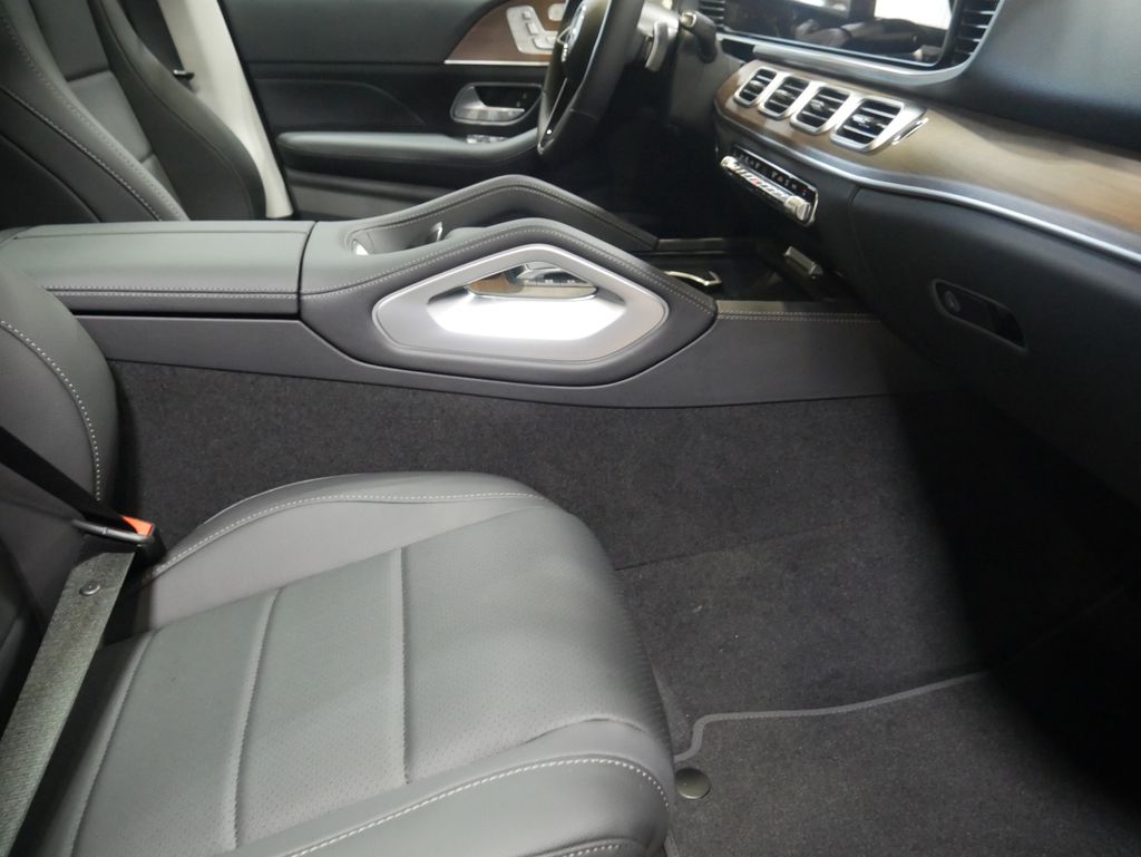 Thumbnail: 2026 Mercedes-Benz GLE - 30