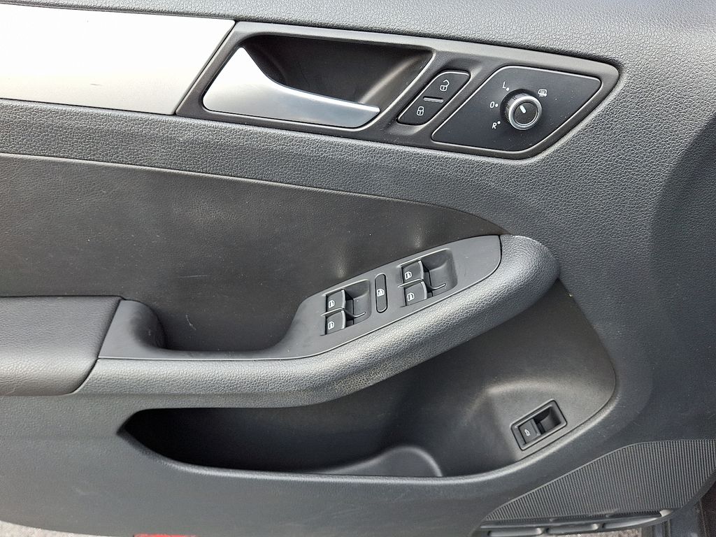 2014 Volkswagen Jetta SE 12