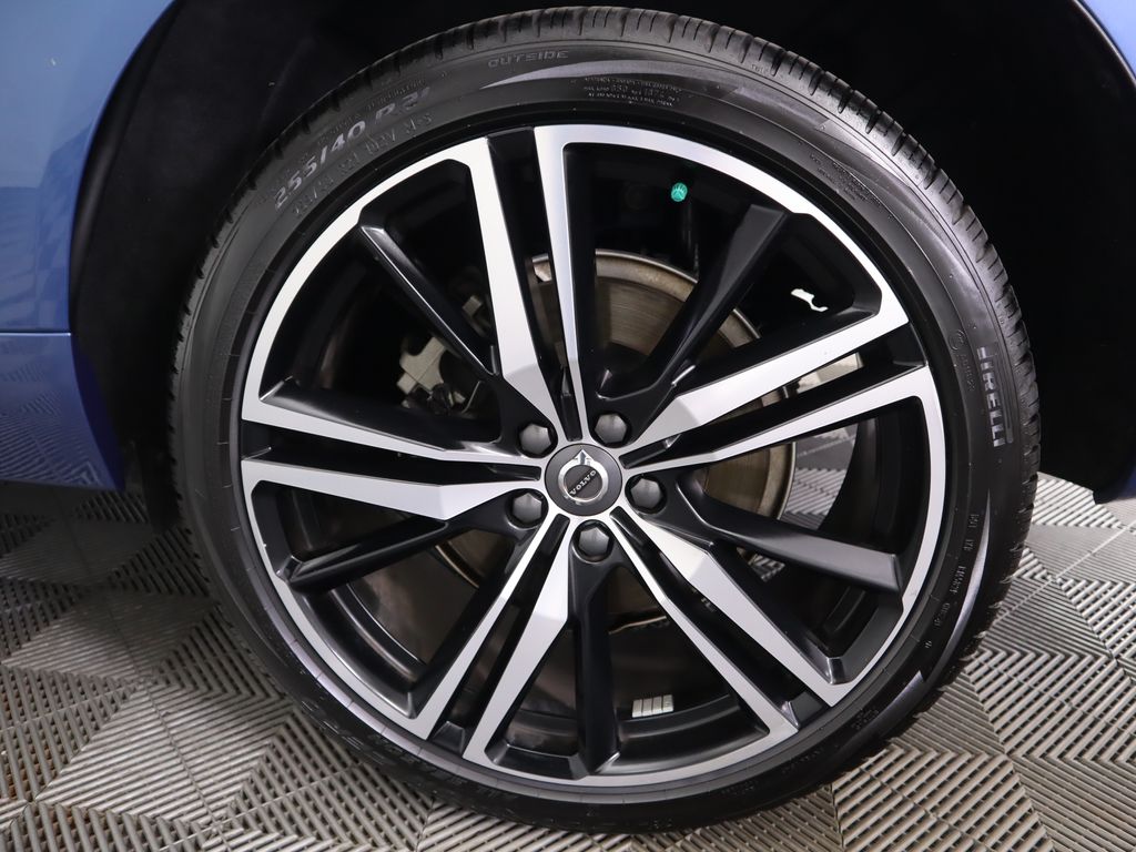 Thumbnail: 2021 Volvo XC60 - 32