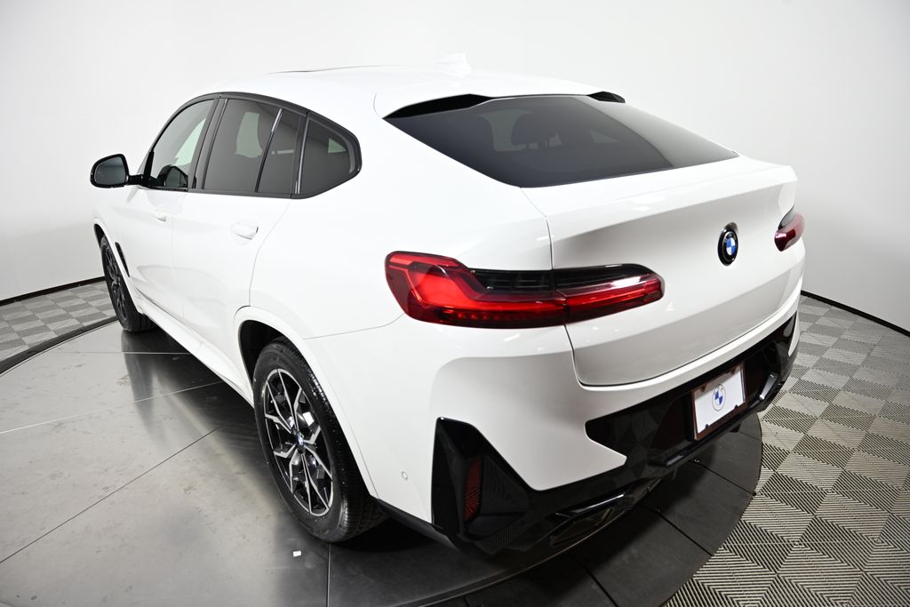 Thumbnail: 2023 BMW X4 - 3