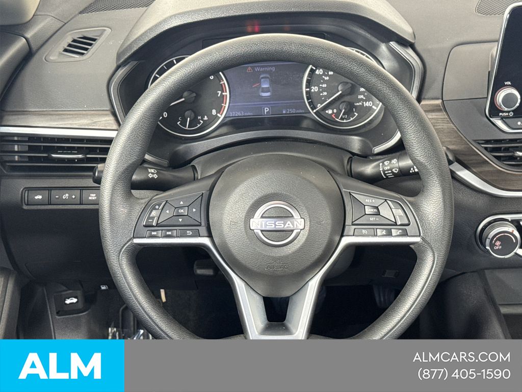Used 2025 White Nissan 2.5 SV image 27