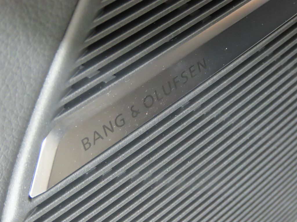 Thumbnail: 2026 Audi Q8 - 32