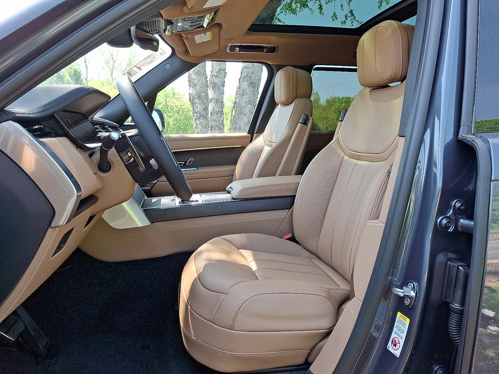 2025 Land Rover Range Rover SE 7
