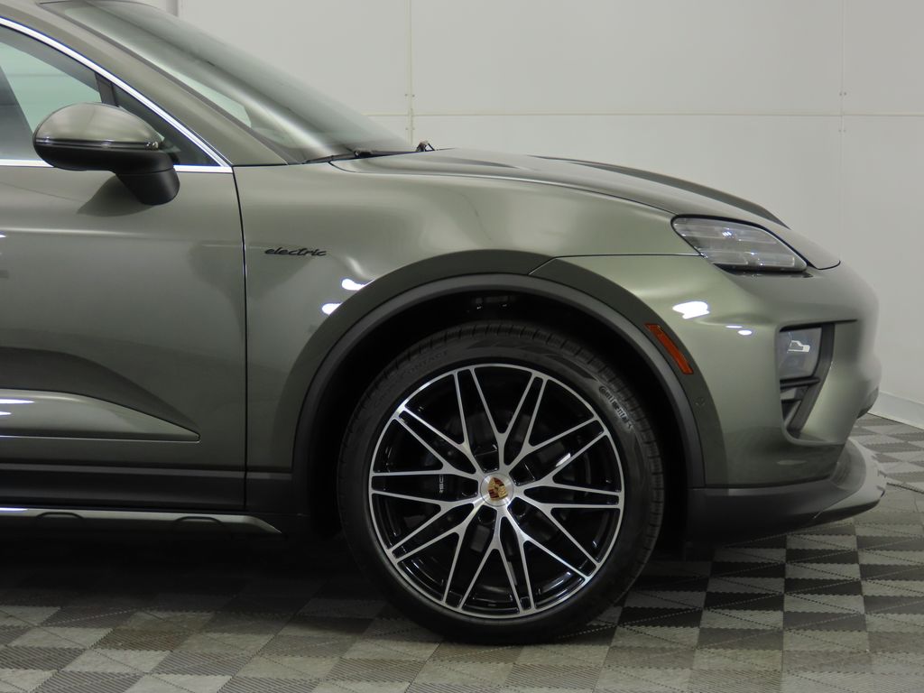 Thumbnail: 2025 Porsche Macan - 11