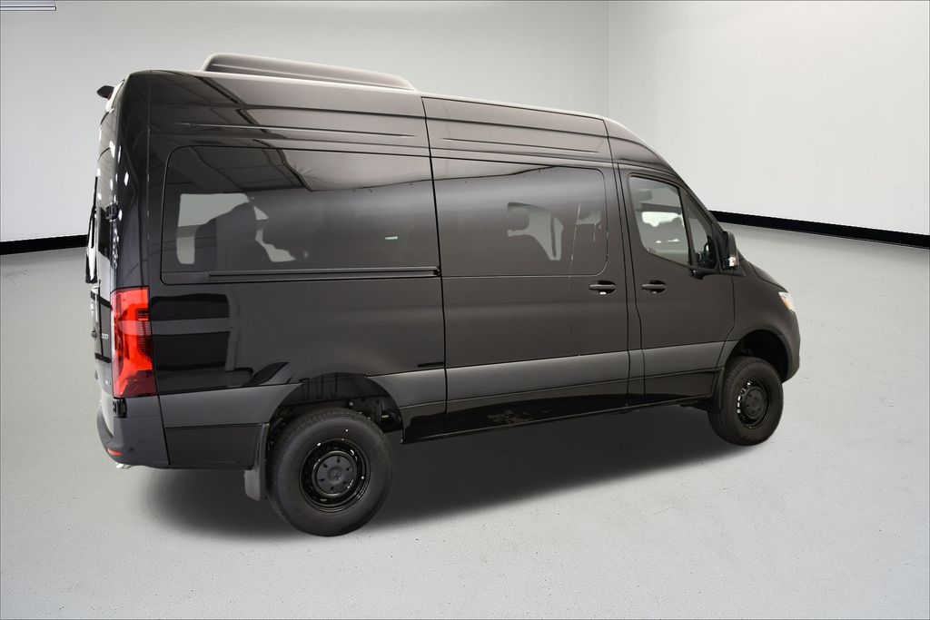 Thumbnail: 2025 Mercedes-Benz Sprinter - 9