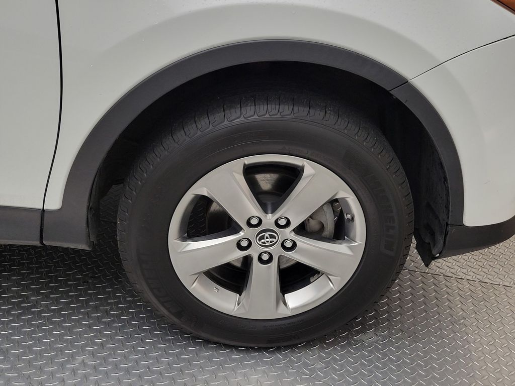 Thumbnail: 2015 Toyota RAV4 - 11