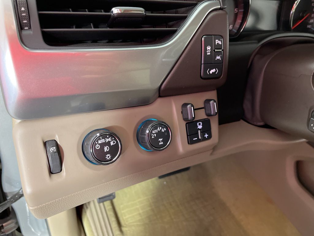 Thumbnail: 2018 Chevrolet Tahoe - 32