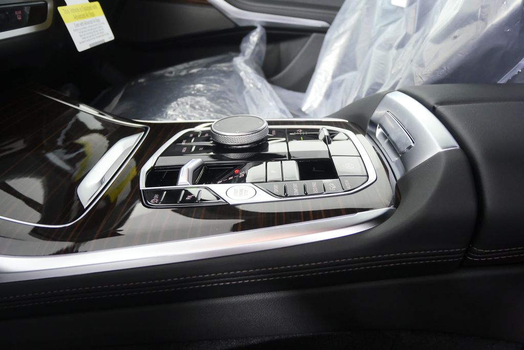 Thumbnail: 2026 BMW X7 - 23