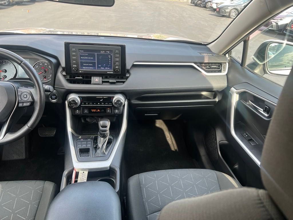 2021 Toyota RAV4 XLE 18