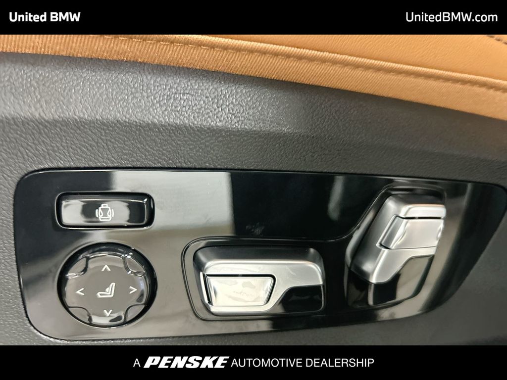 Thumbnail: 2026 BMW X7 - 12